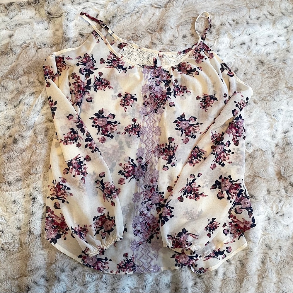 Rewind Floral Cold shoulder top. Size small